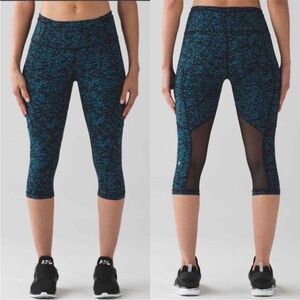 Lululemon Outrun 17" Crop Iced Wave Capri Black / Black Size 8